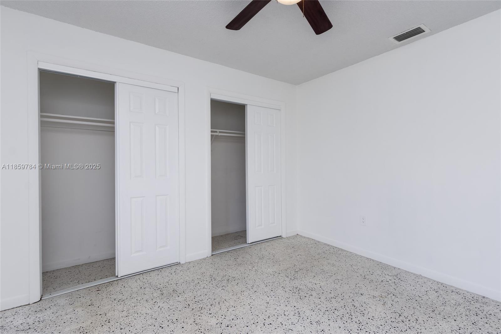 See details / 2350 sq. ft. $ 2025-08-15 0 Photo