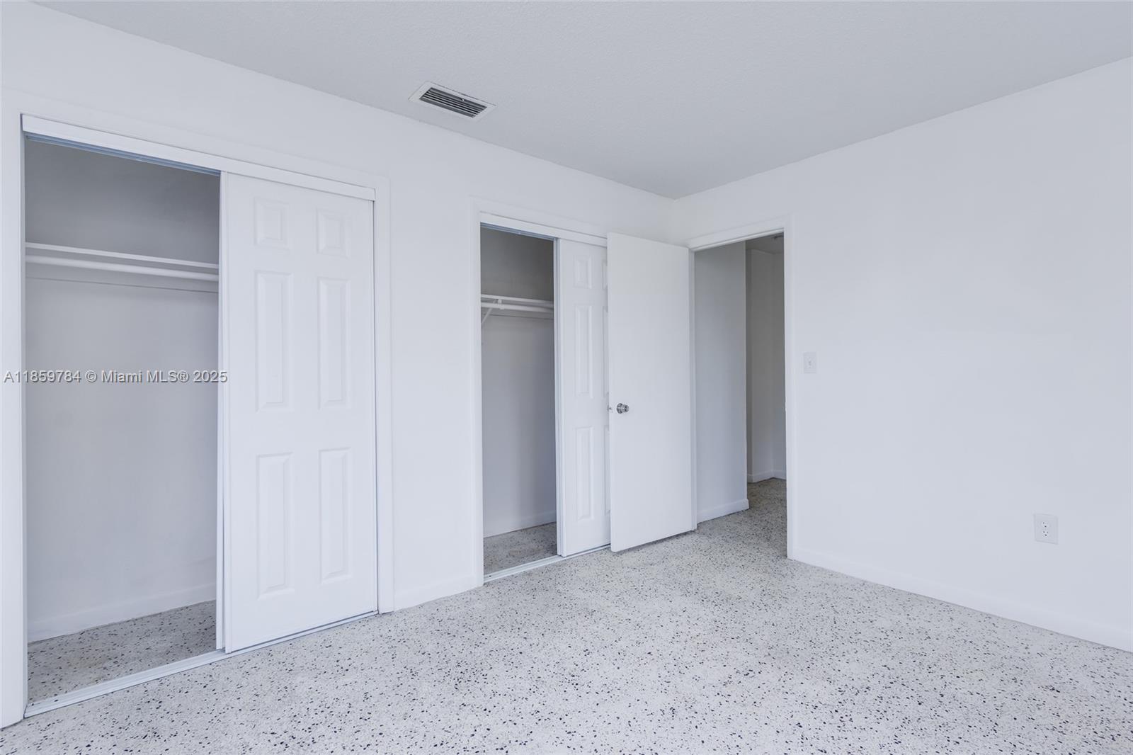See details / 2350 sq. ft. $ 2025-08-15 0 Photo