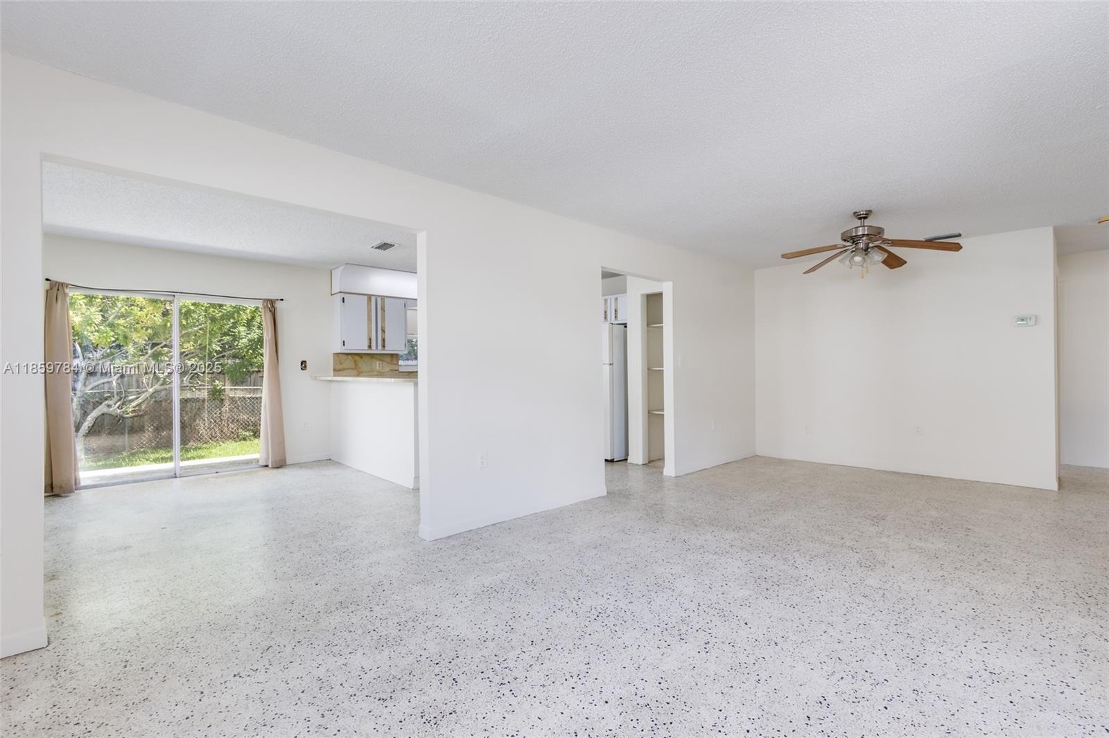 See details / 2350 sq. ft. $ 2025-08-15 0 Photo