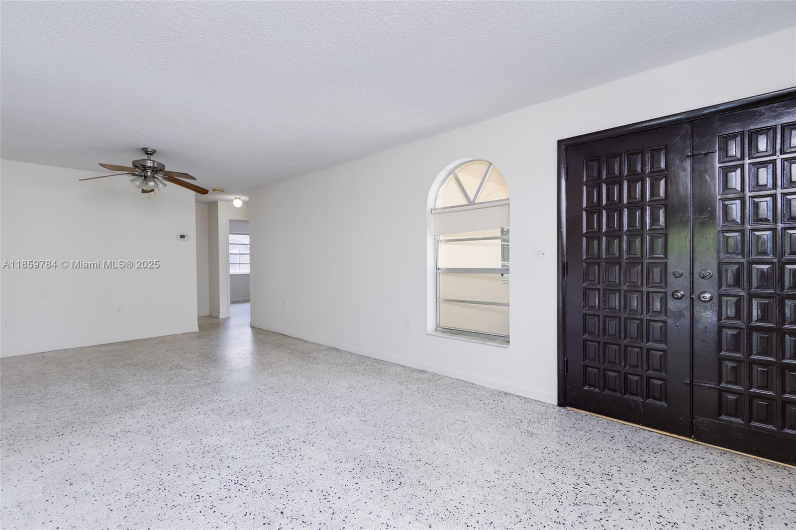 See details / 2350 sq. ft. $ 2025-08-15 0 Photo