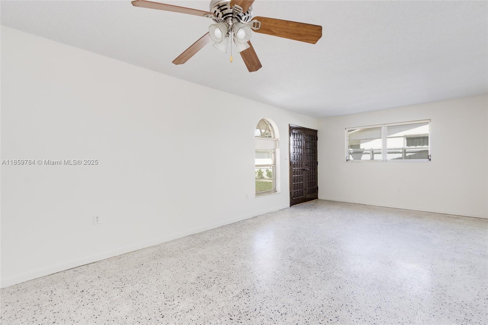 See details / 2350 sq. ft. $ 2025-08-15 0 Photo