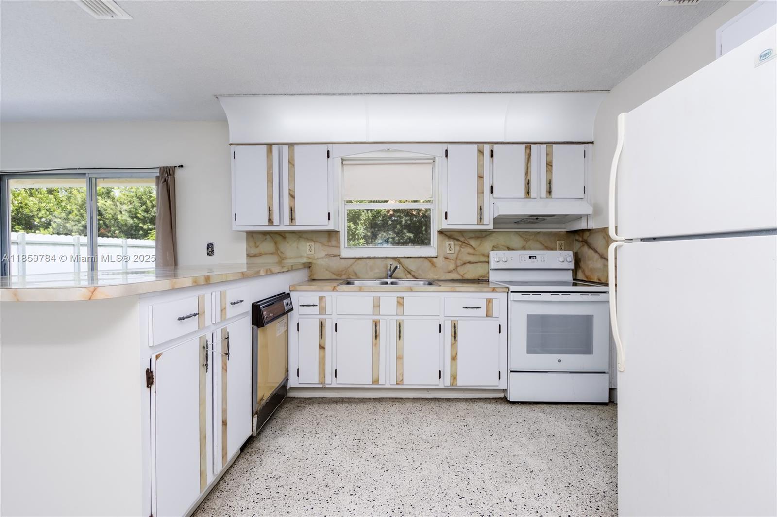 See details / 2350 sq. ft. $ 2025-08-15 0 Photo