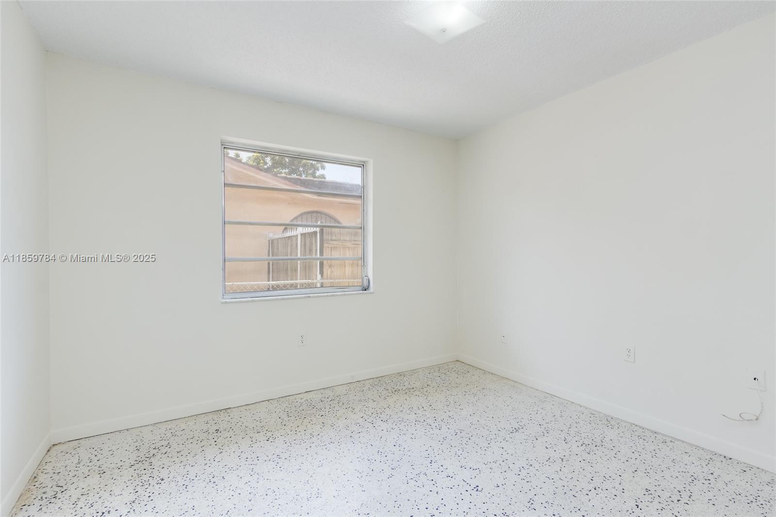 See details / 2350 sq. ft. $ 2025-08-15 0 Photo