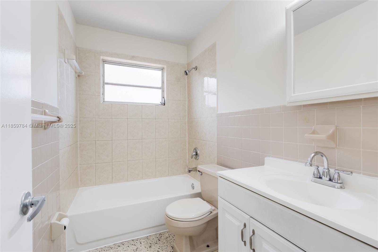 See details / 2350 sq. ft. $ 2025-08-15 0 Photo