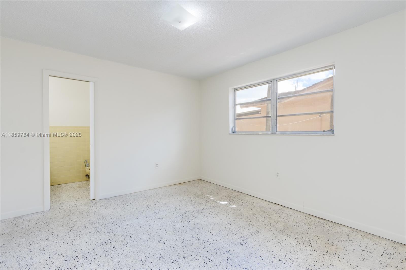 See details / 2350 sq. ft. $ 2025-08-15 0 Photo