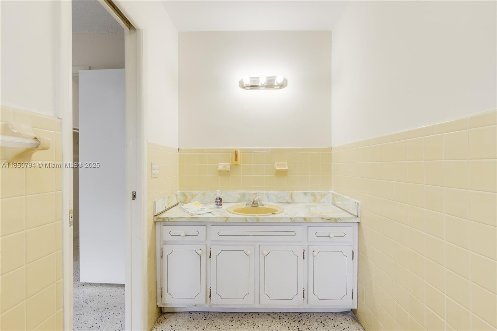 See details / 2350 sq. ft. $ 2025-08-15 0 Photo