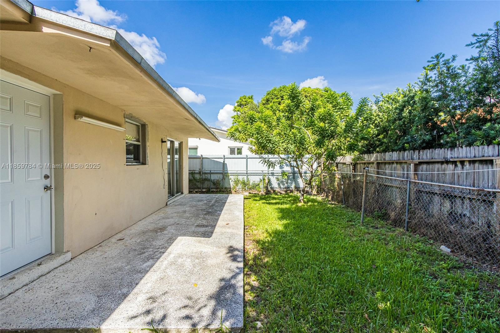 See details / 2350 sq. ft. $ 2025-08-15 0 Photo