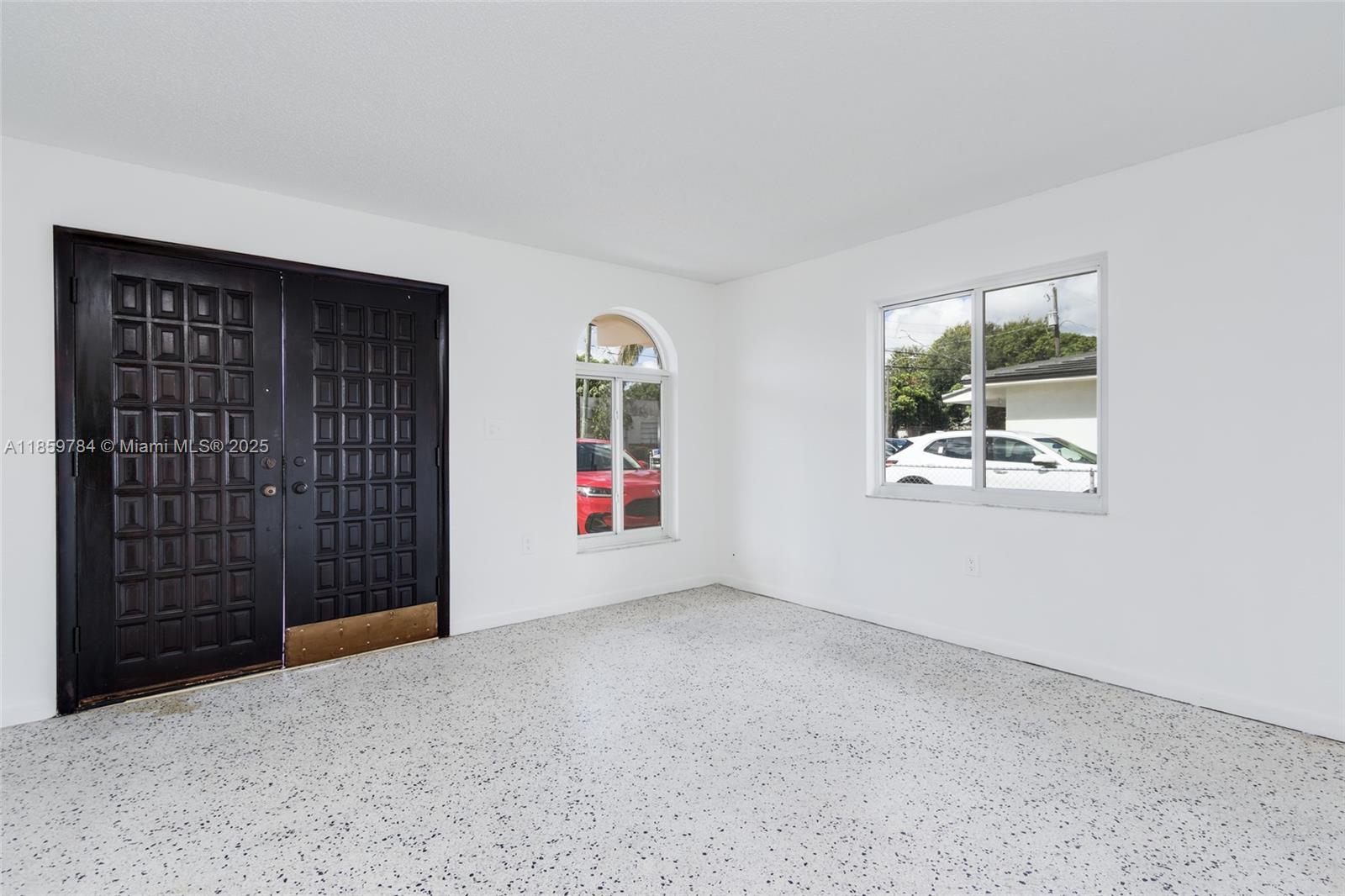 See details / 2350 sq. ft. $ 2025-08-15 0 Photo
