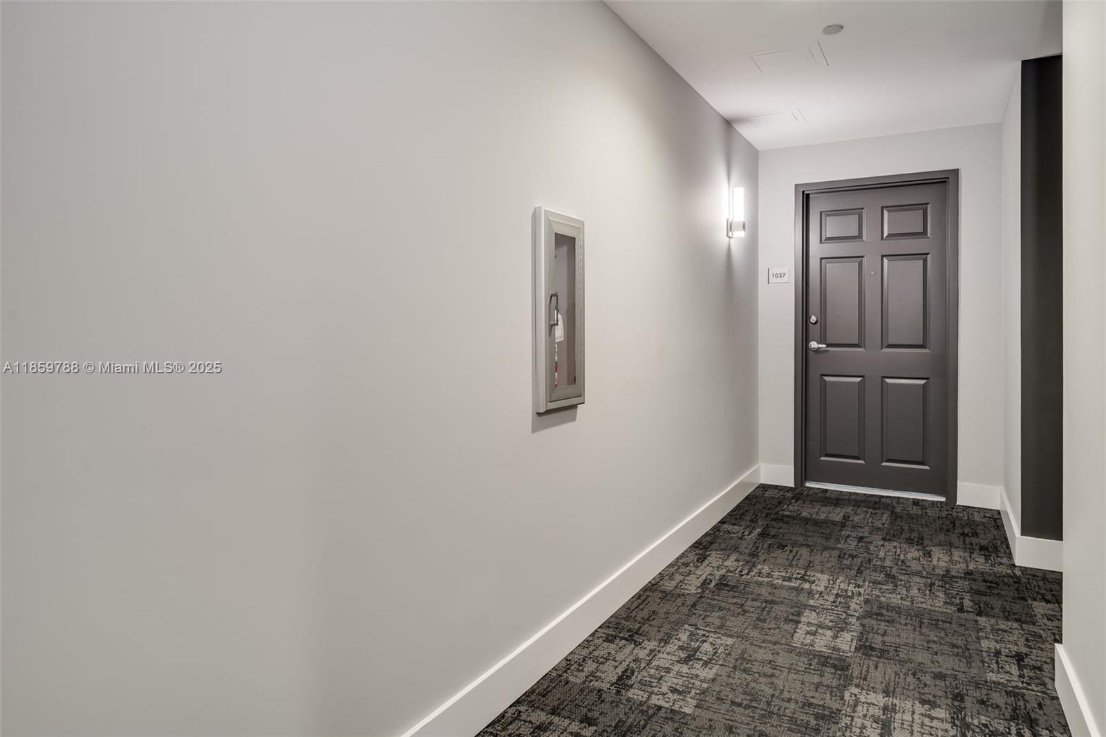 Photo of 140 Dixie Hwy  #1037, Hollywood, Florida, 33020 - Entry Condo hall way