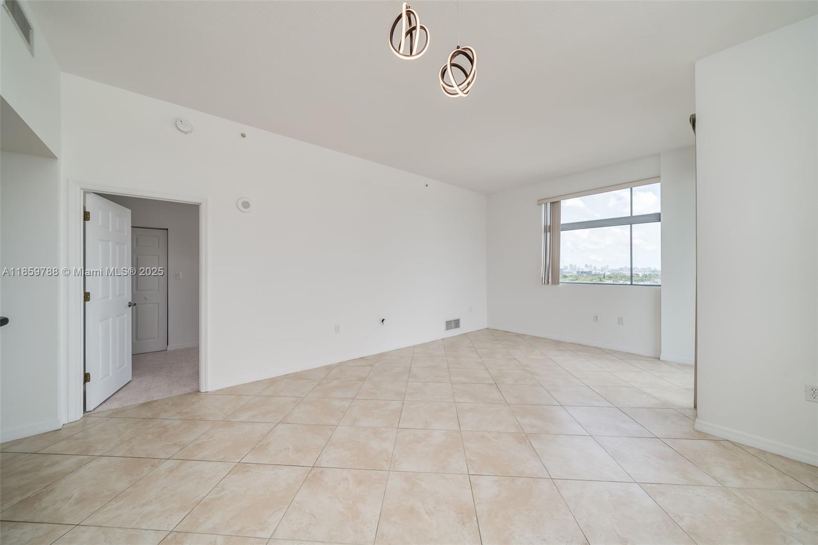 Photo of 140 Dixie Hwy  #1037, Hollywood, Florida, 33020 - Dining Living room
