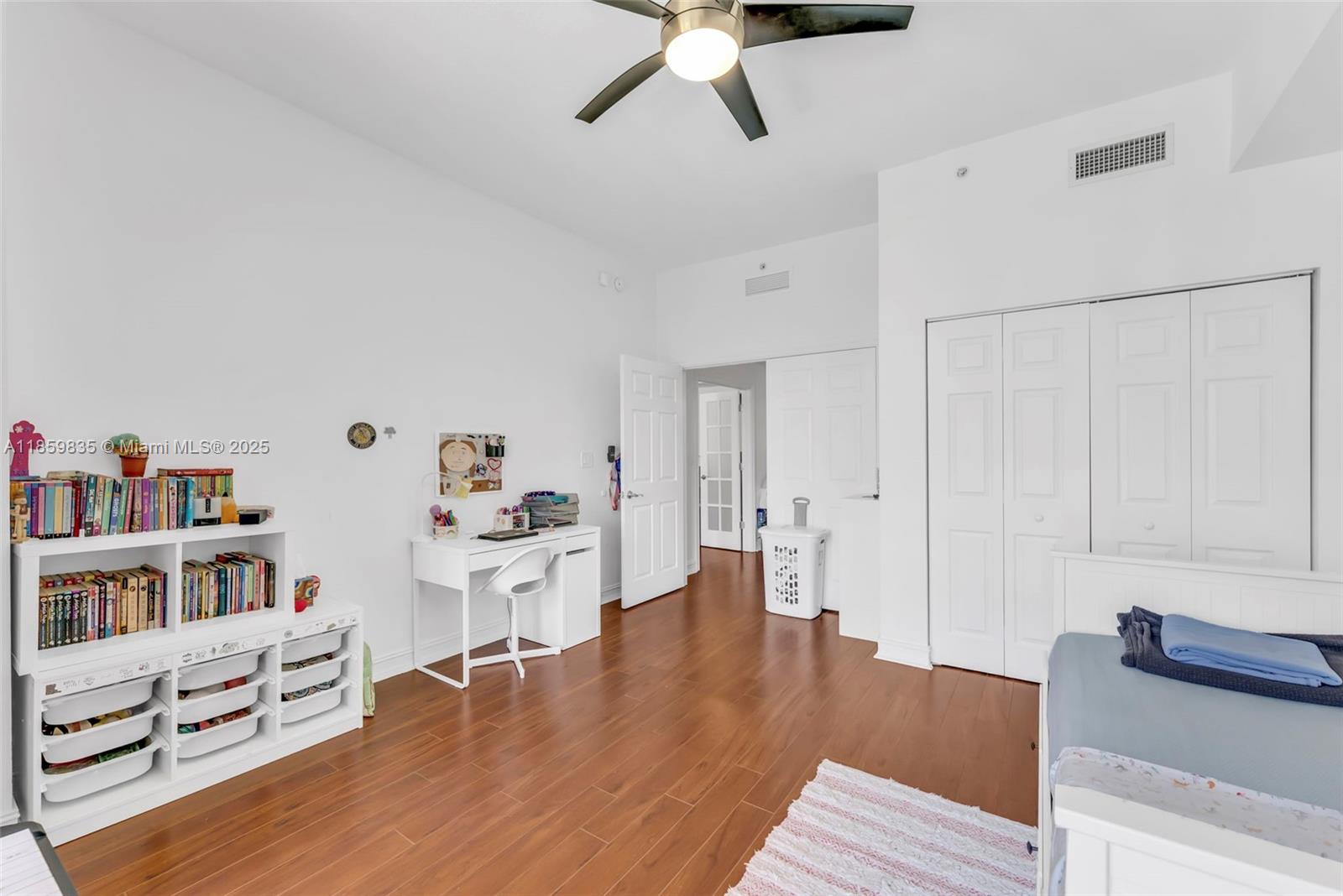 Photo of 3001 185th St  #610, Aventura, Florida, 33180 - 