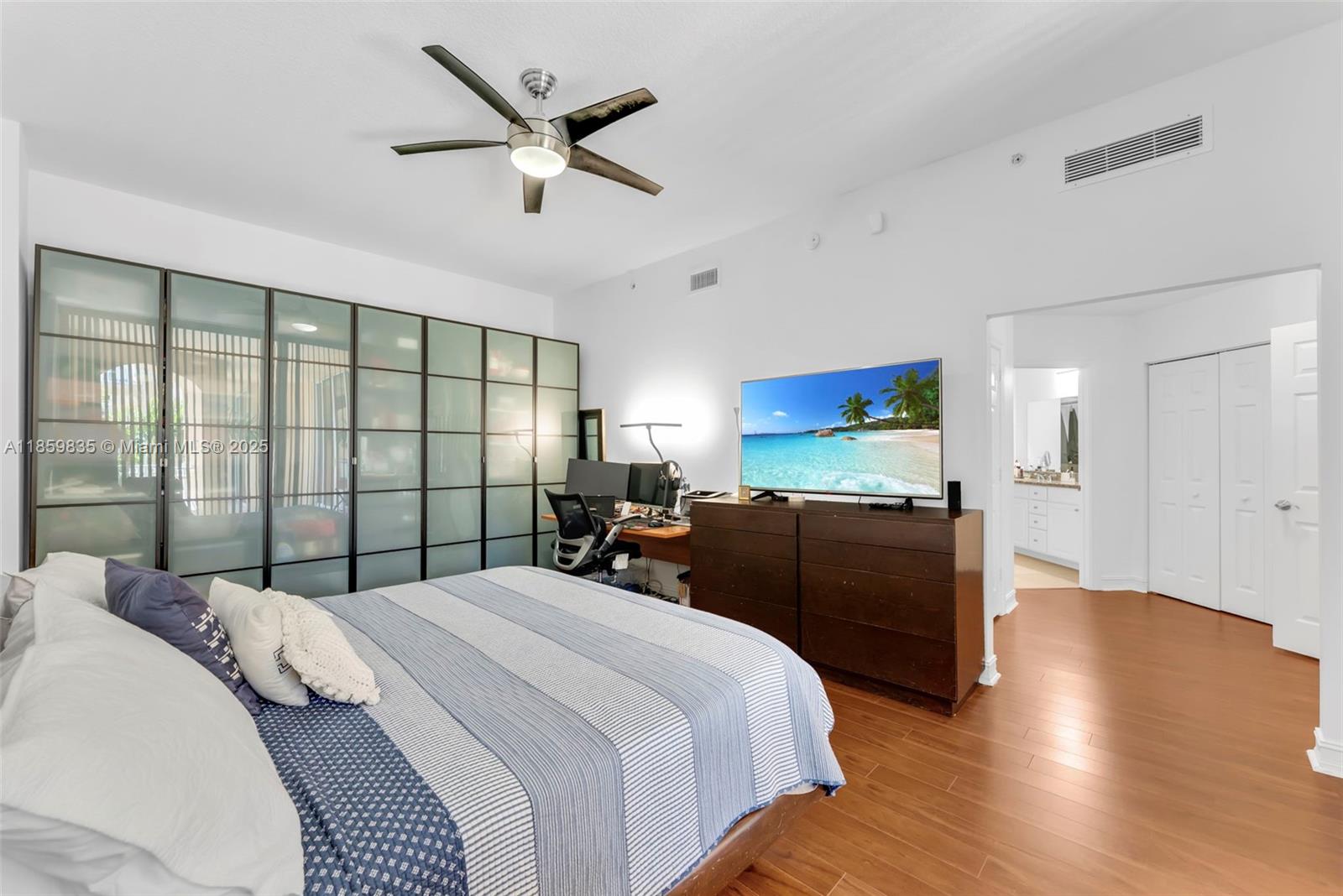 Photo of 3001 185th St  #610, Aventura, Florida, 33180 - 