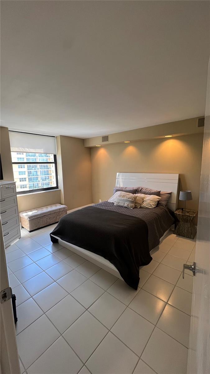Photo of 2301 Ocean Dr  #601, Hollywood, Florida, 33019 - 