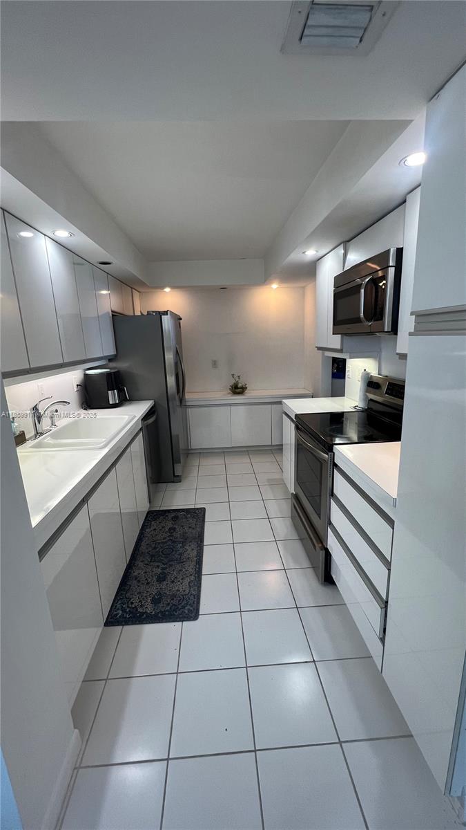 Photo of 2301 Ocean Dr  #601, Hollywood, Florida, 33019 - 
