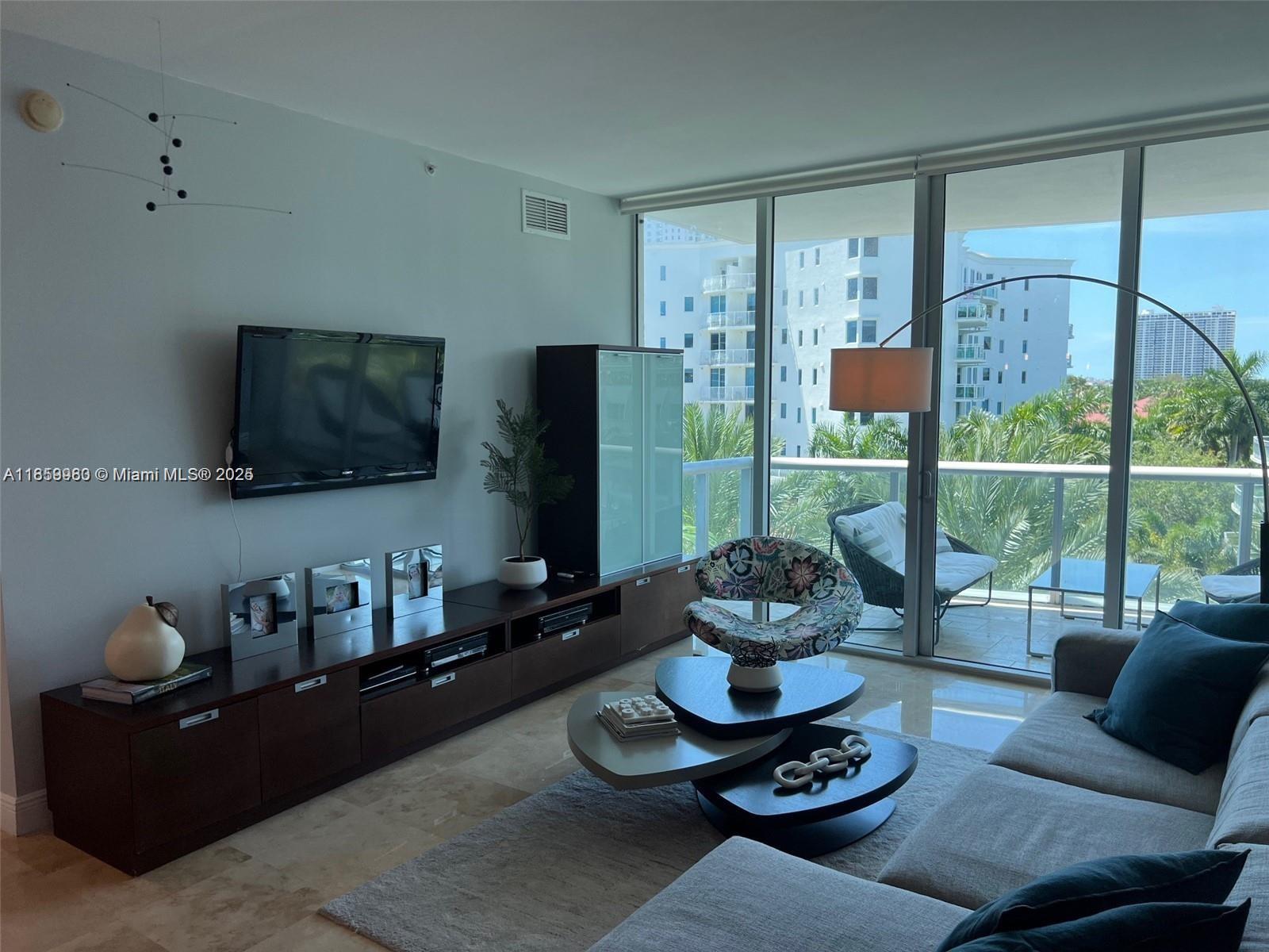 Photo of 3131 188th St  #1-609, Aventura, Florida, 33180 - 