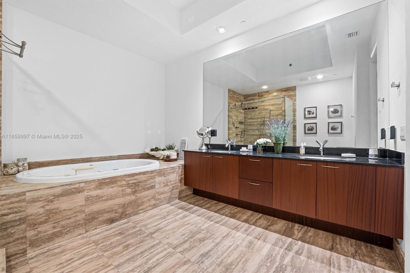 See details 3107 3 / 3 2084 sq. ft. $ 2025-08-16 0 Photo