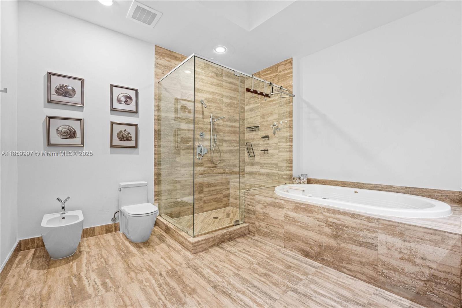 See details 3107 3 / 3 2084 sq. ft. $ 2025-08-16 0 Photo