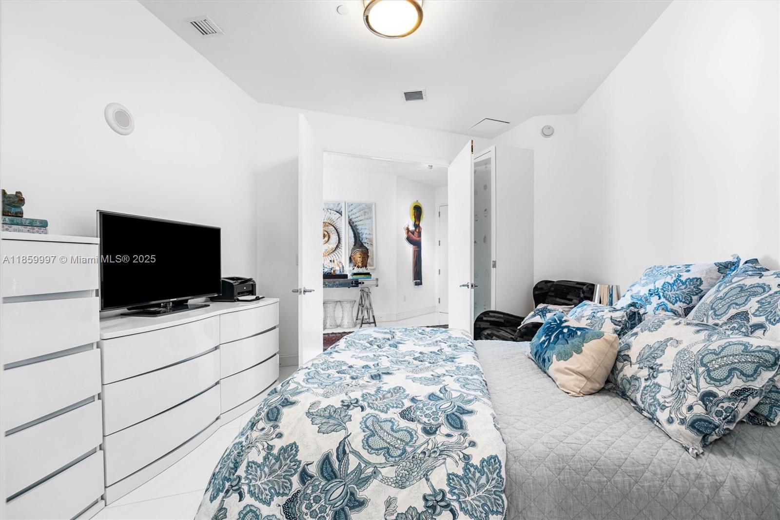 See details 3107 3 / 3 2084 sq. ft. $ 2025-08-16 0 Photo