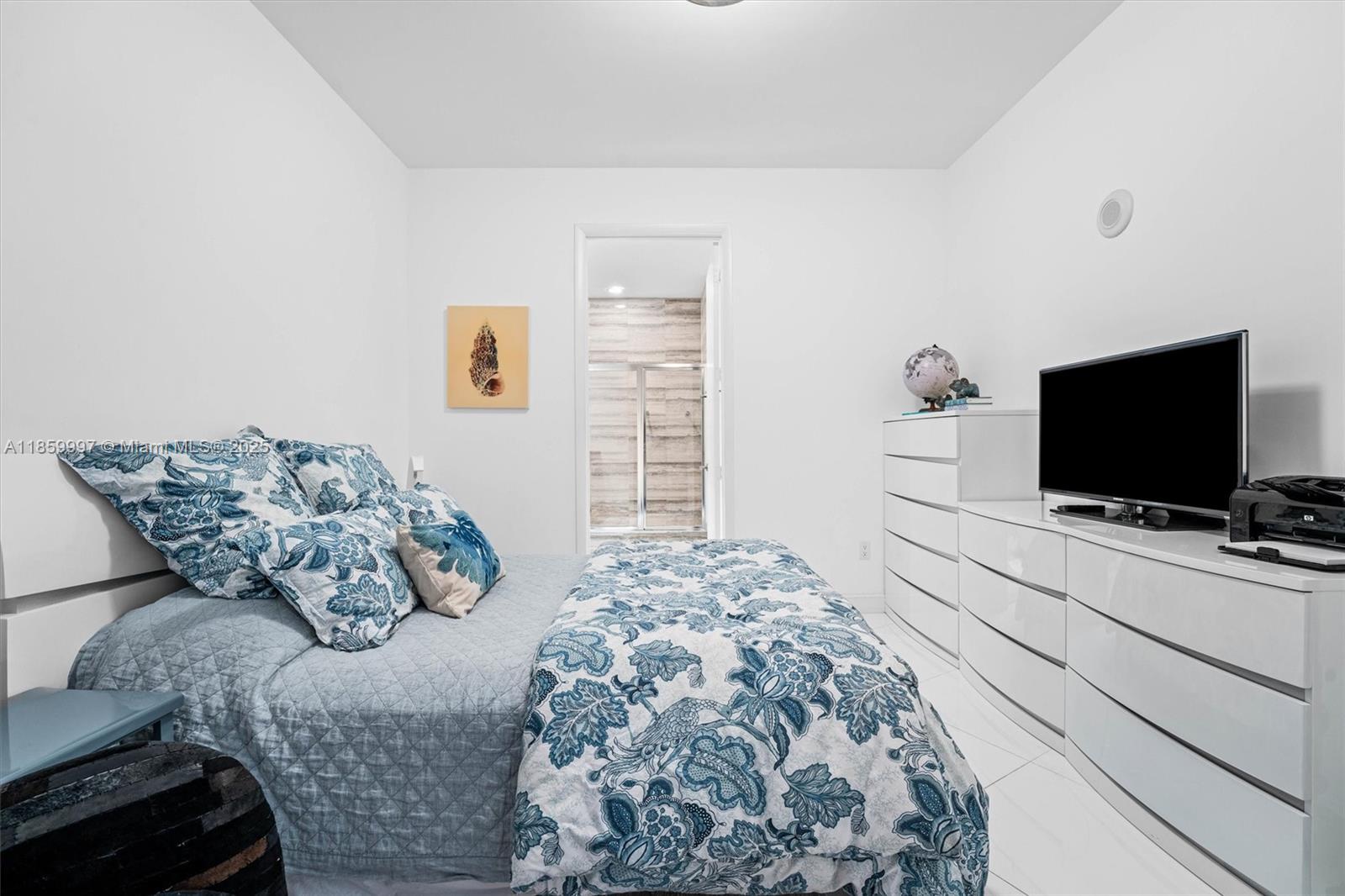 See details 3107 3 / 3 2084 sq. ft. $ 2025-08-16 0 Photo