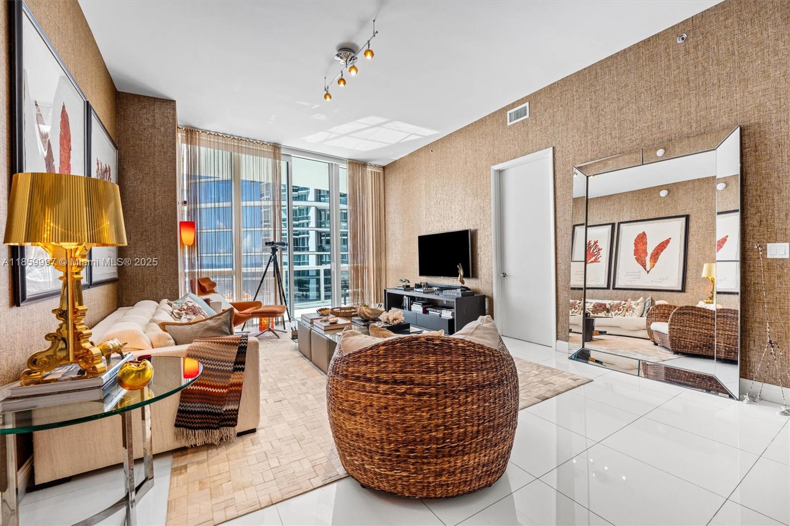 See details 3107 3 / 3 2084 sq. ft. $ 2025-08-16 0 Photo