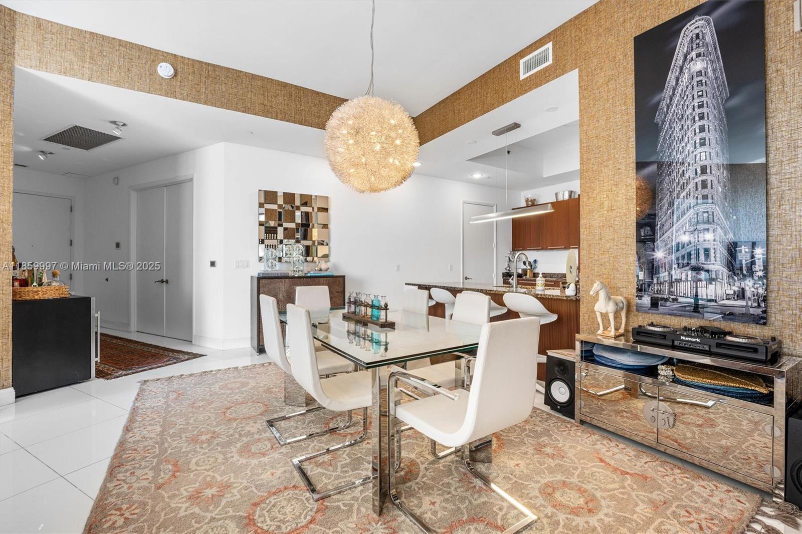 See details 3107 3 / 3 2084 sq. ft. $ 2025-08-16 0 Photo