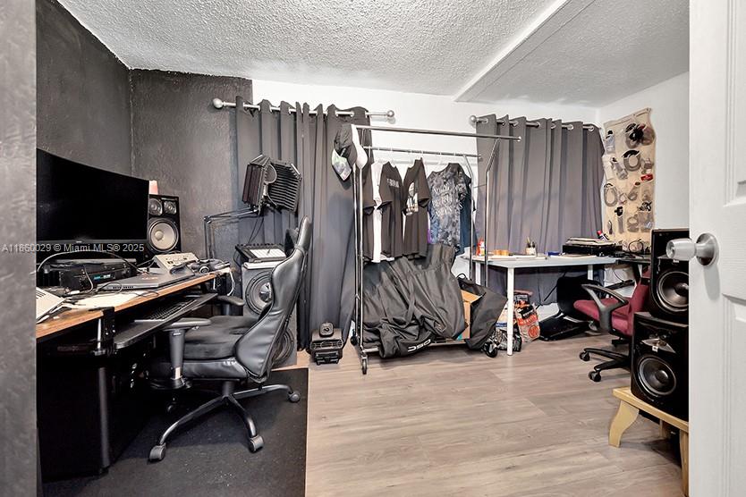 1820 3 / 1 912 sq. ft. $ 2025-08-16 0 Photo