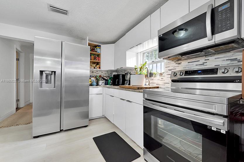 1820 3 / 1 912 sq. ft. $ 2025-08-16 0 Photo