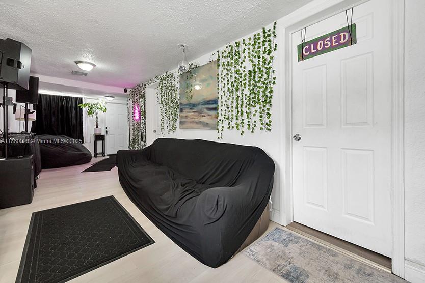 1820 3 / 1 912 sq. ft. $ 2025-08-16 0 Photo