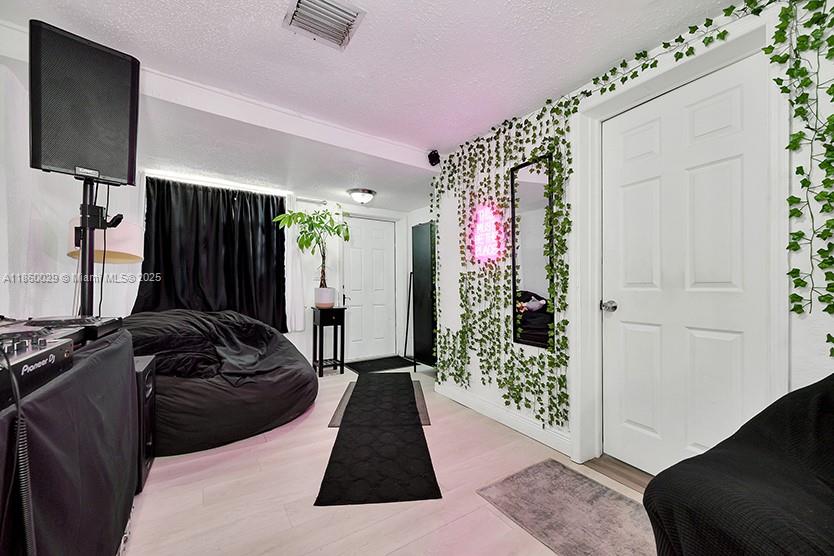 1820 3 / 1 912 sq. ft. $ 2025-08-16 0 Photo