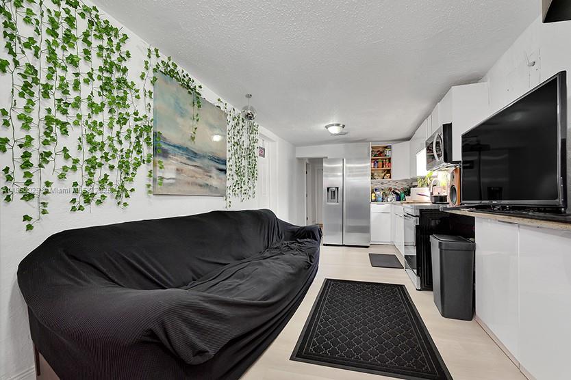 1820 3 / 1 912 sq. ft. $ 2025-08-16 0 Photo