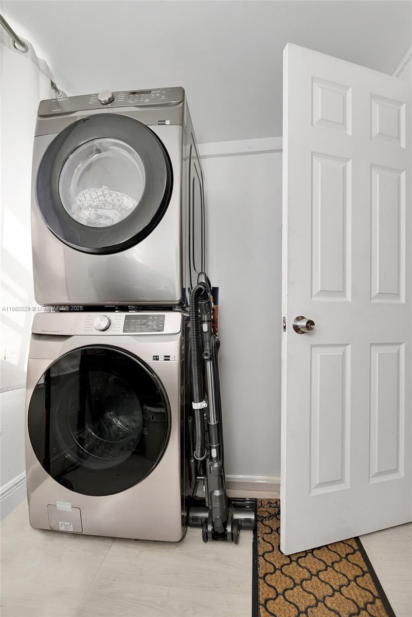 1820 3 / 1 912 sq. ft. $ 2025-08-16 0 Photo