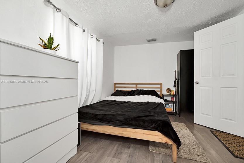 1820 3 / 1 912 sq. ft. $ 2025-08-16 0 Photo