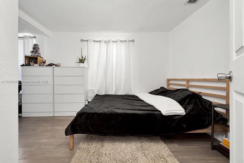 1820 3 / 1 912 sq. ft. $ 2025-08-16 0 Photo