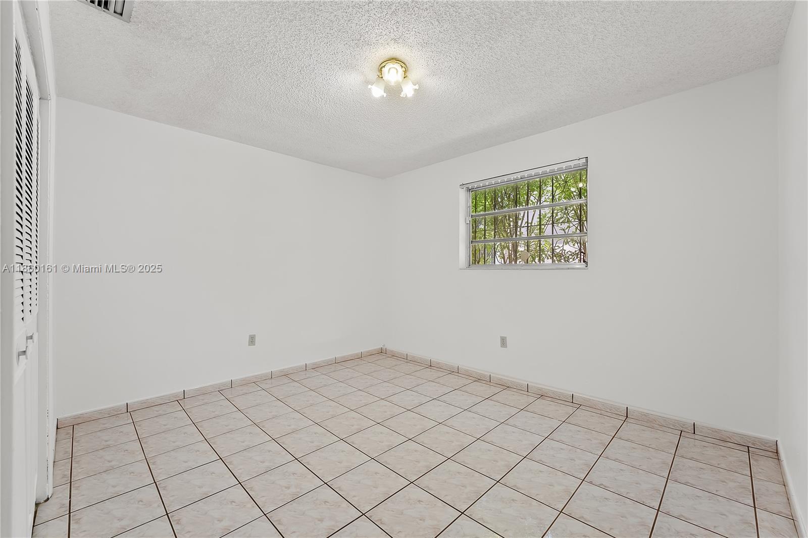 See details / 2514 sq. ft. $ 2025-08-16 0 Photo