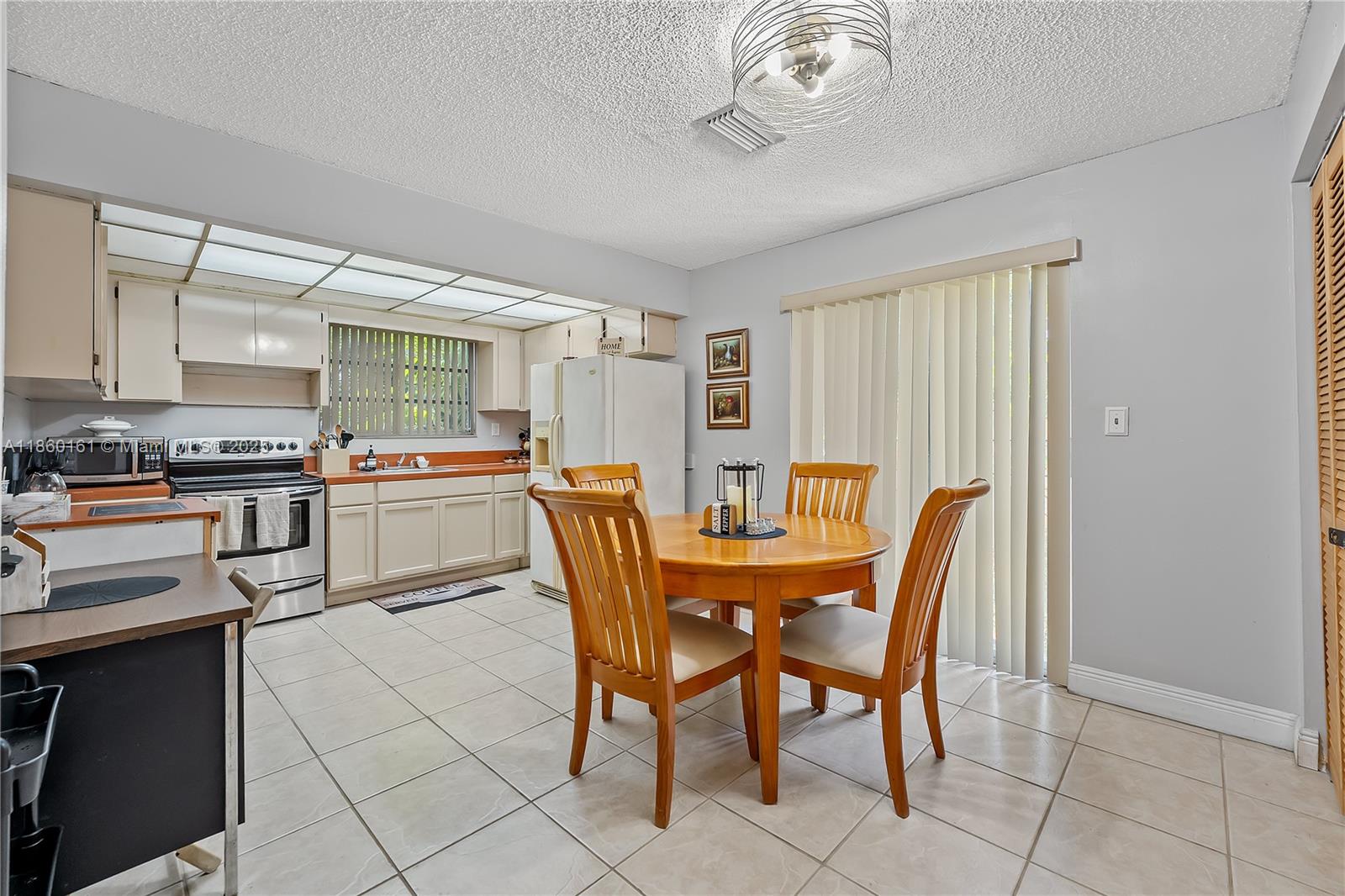 See details / 2514 sq. ft. $ 2025-08-16 0 Photo