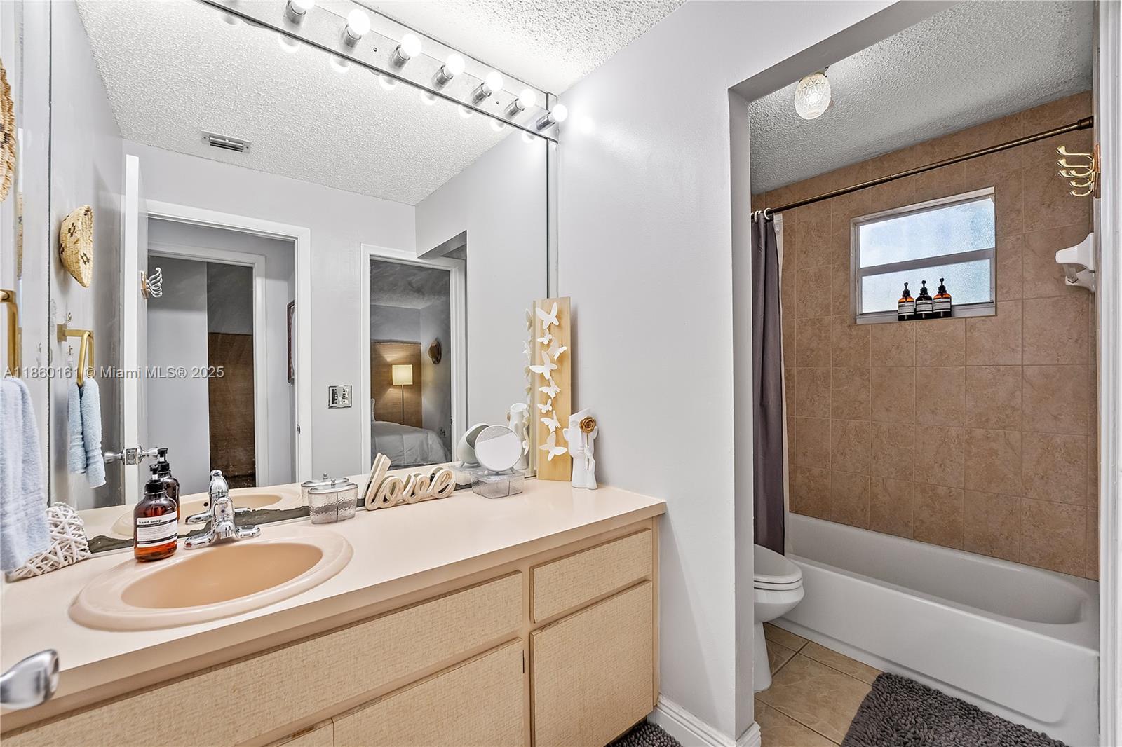 See details / 2514 sq. ft. $ 2025-08-16 0 Photo