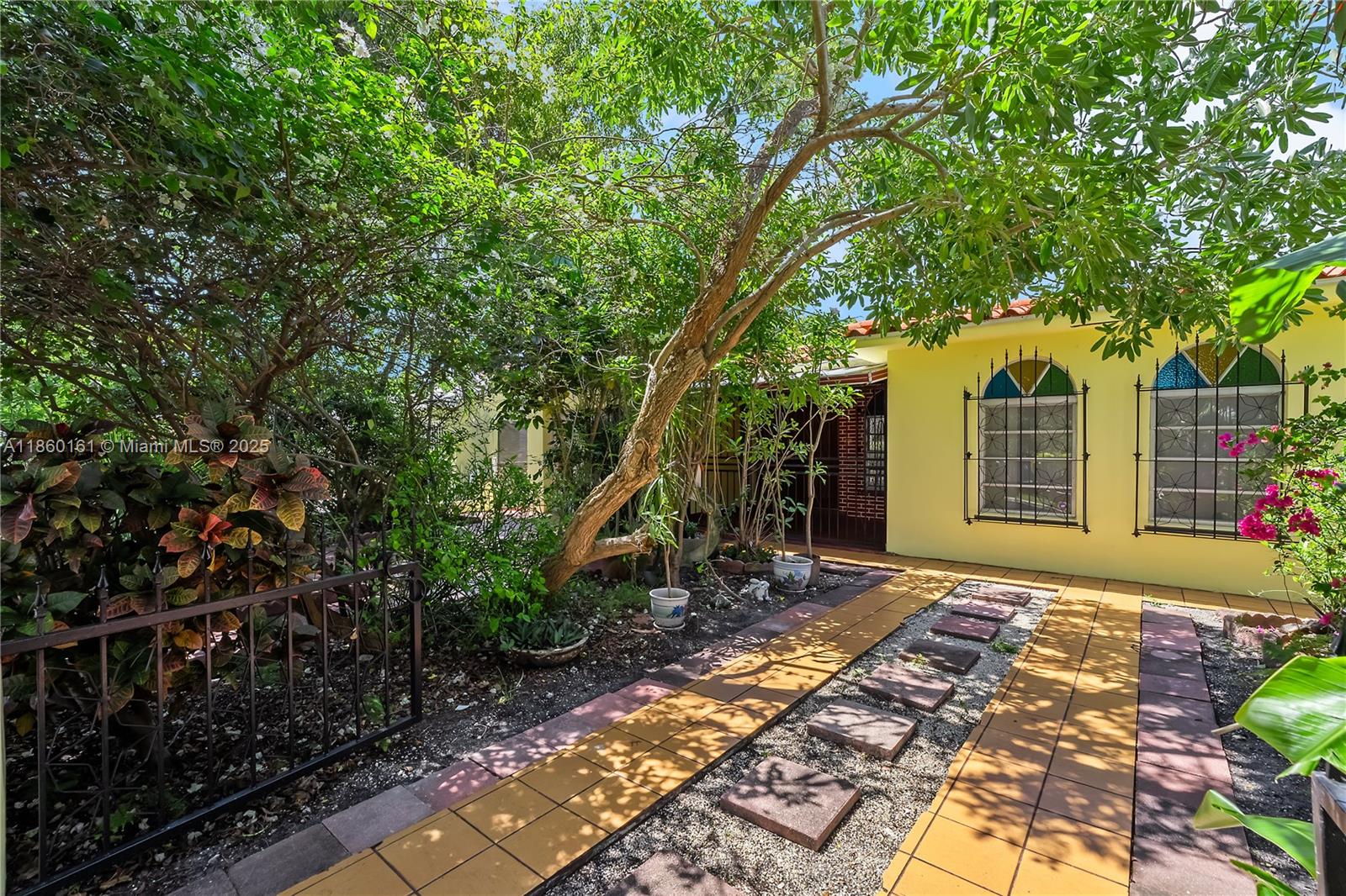 See details / 2514 sq. ft. $ 2025-08-16 0 Photo