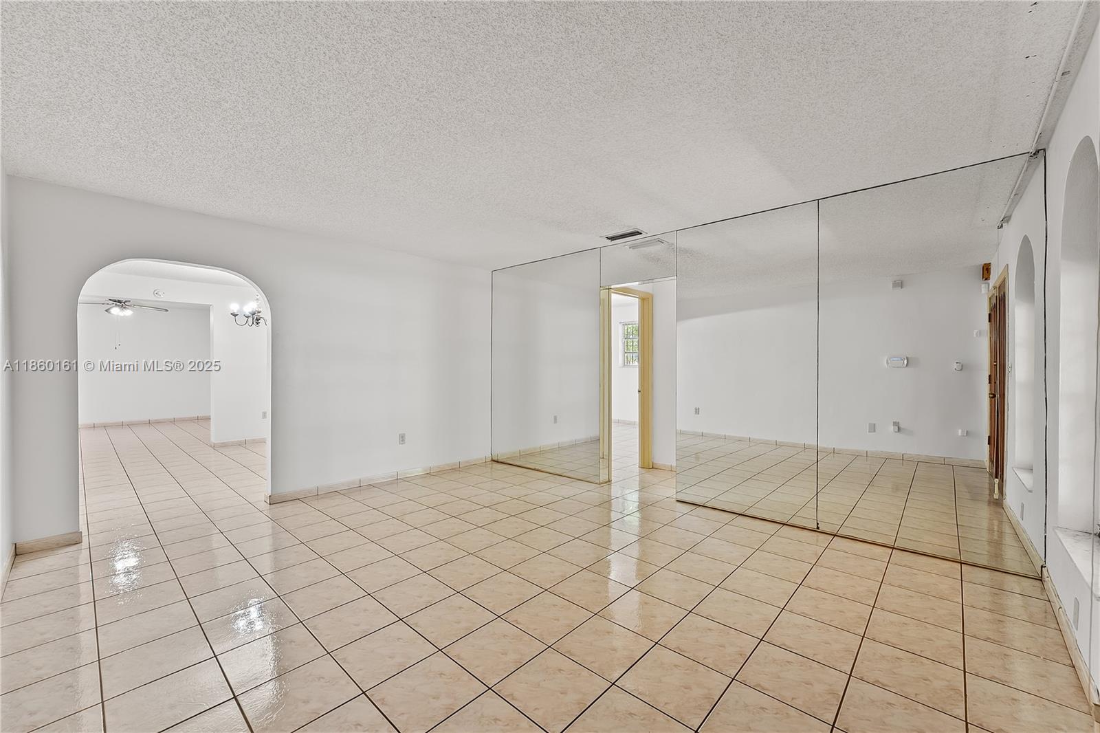 See details / 2514 sq. ft. $ 2025-08-16 0 Photo