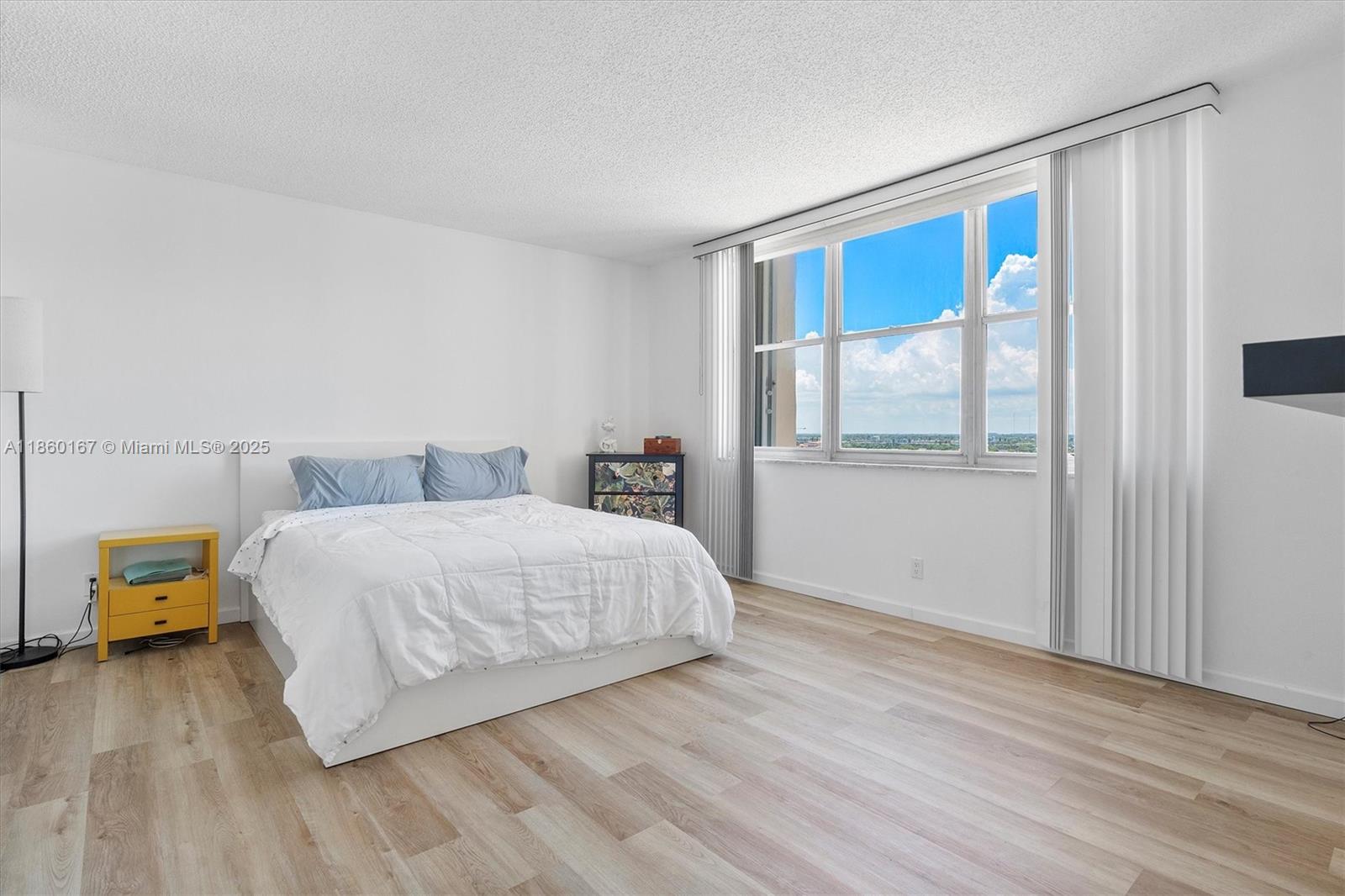 Photo of 2201 Ocean Dr  #1705, Hollywood, Florida, 33019 - 