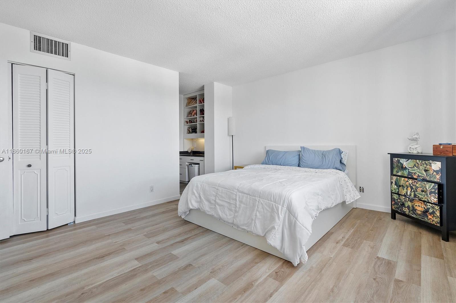 Photo of 2201 Ocean Dr  #1705, Hollywood, Florida, 33019 - 