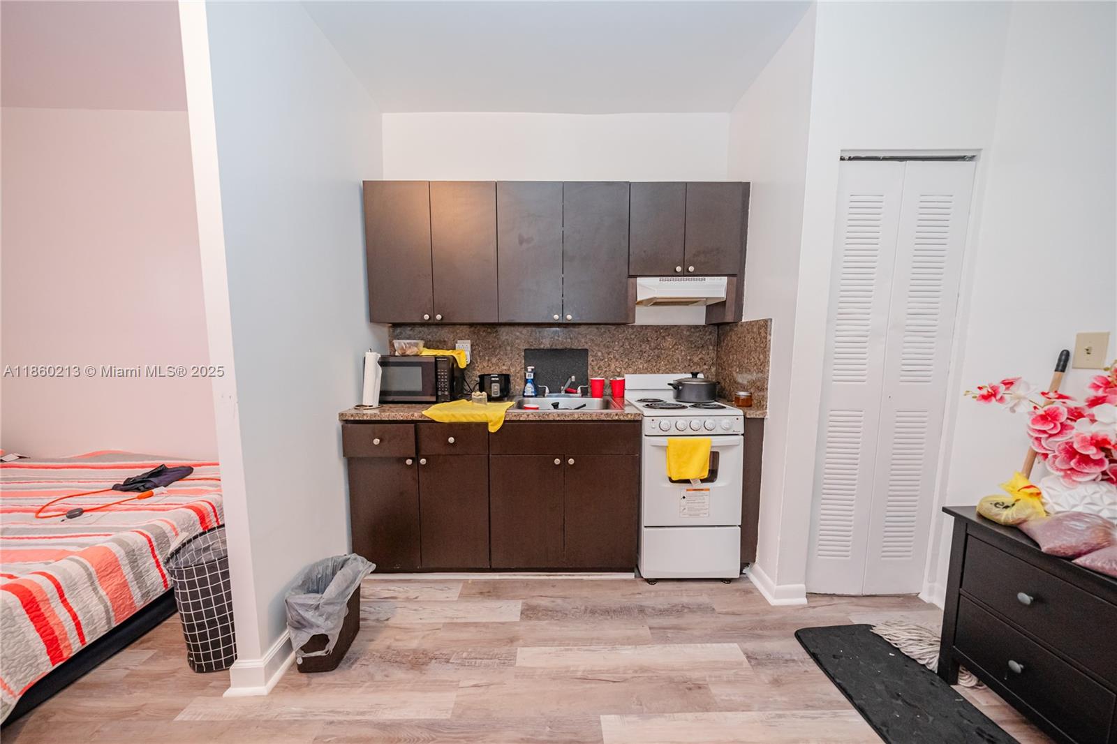 See details / sq. ft. $ 2025-08-17 0 Photo