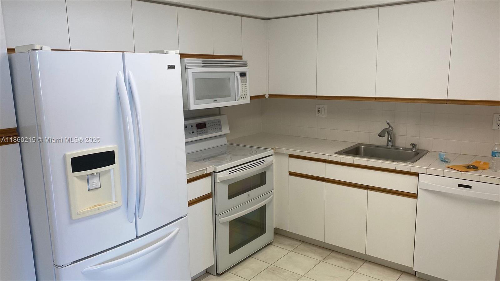 Photo of 3400 192nd St  #811, Aventura, Florida, 33180 - 