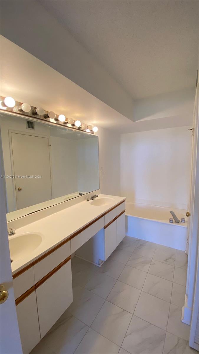 Photo of 3400 192nd St  #811, Aventura, Florida, 33180 - 