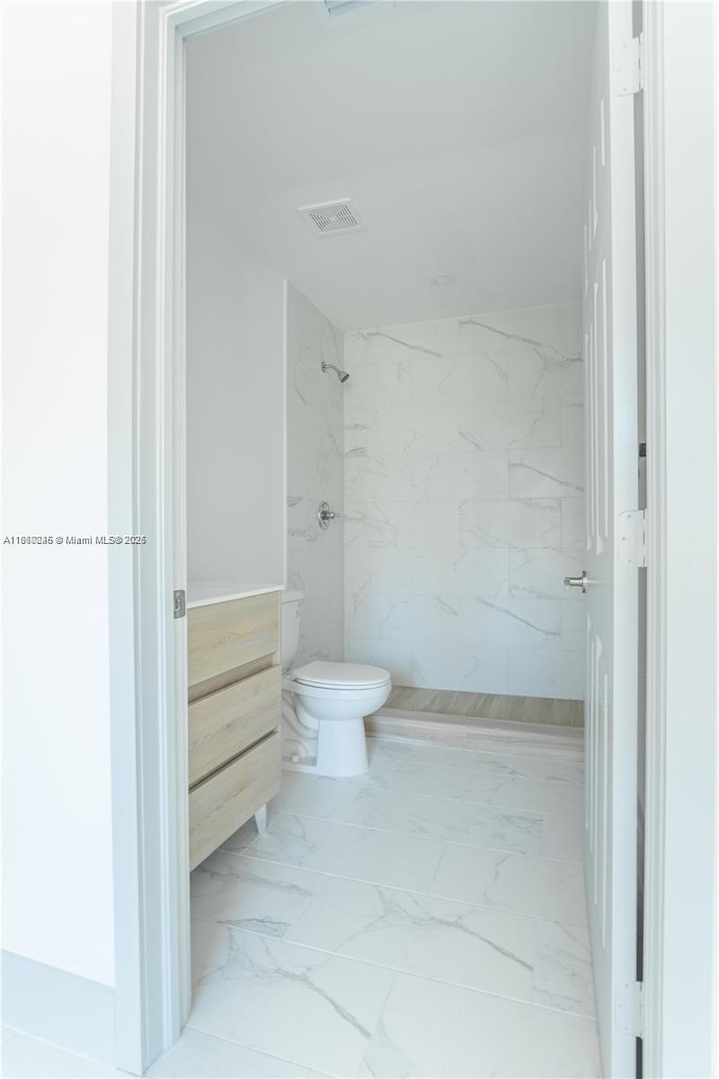 See details / sq. ft. $ 2025-08-17 0 Photo