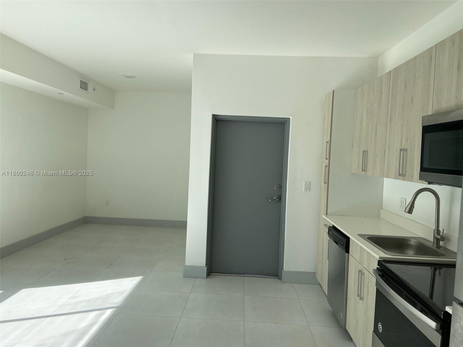 See details / sq. ft. $ 2025-08-17 0 Photo