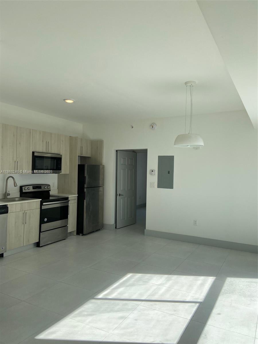 See details / sq. ft. $ 2025-08-17 0 Photo