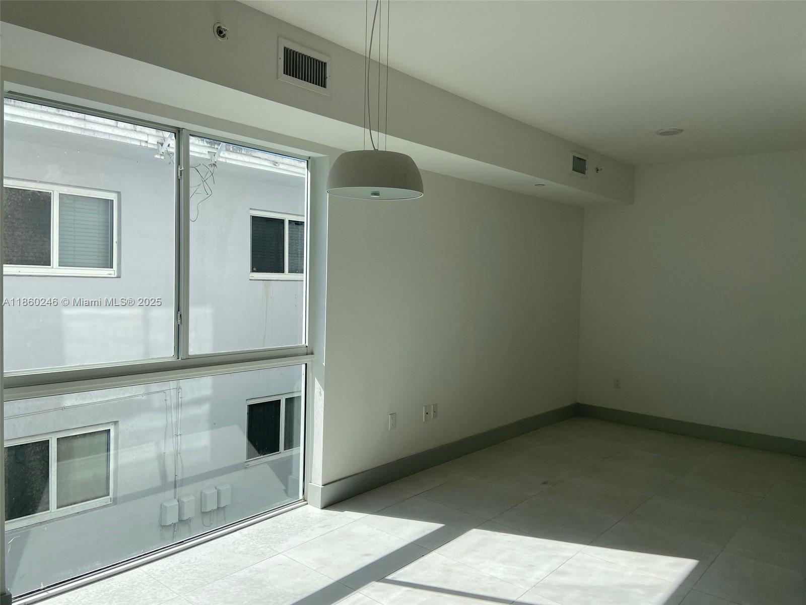 See details / sq. ft. $ 2025-08-17 0 Photo