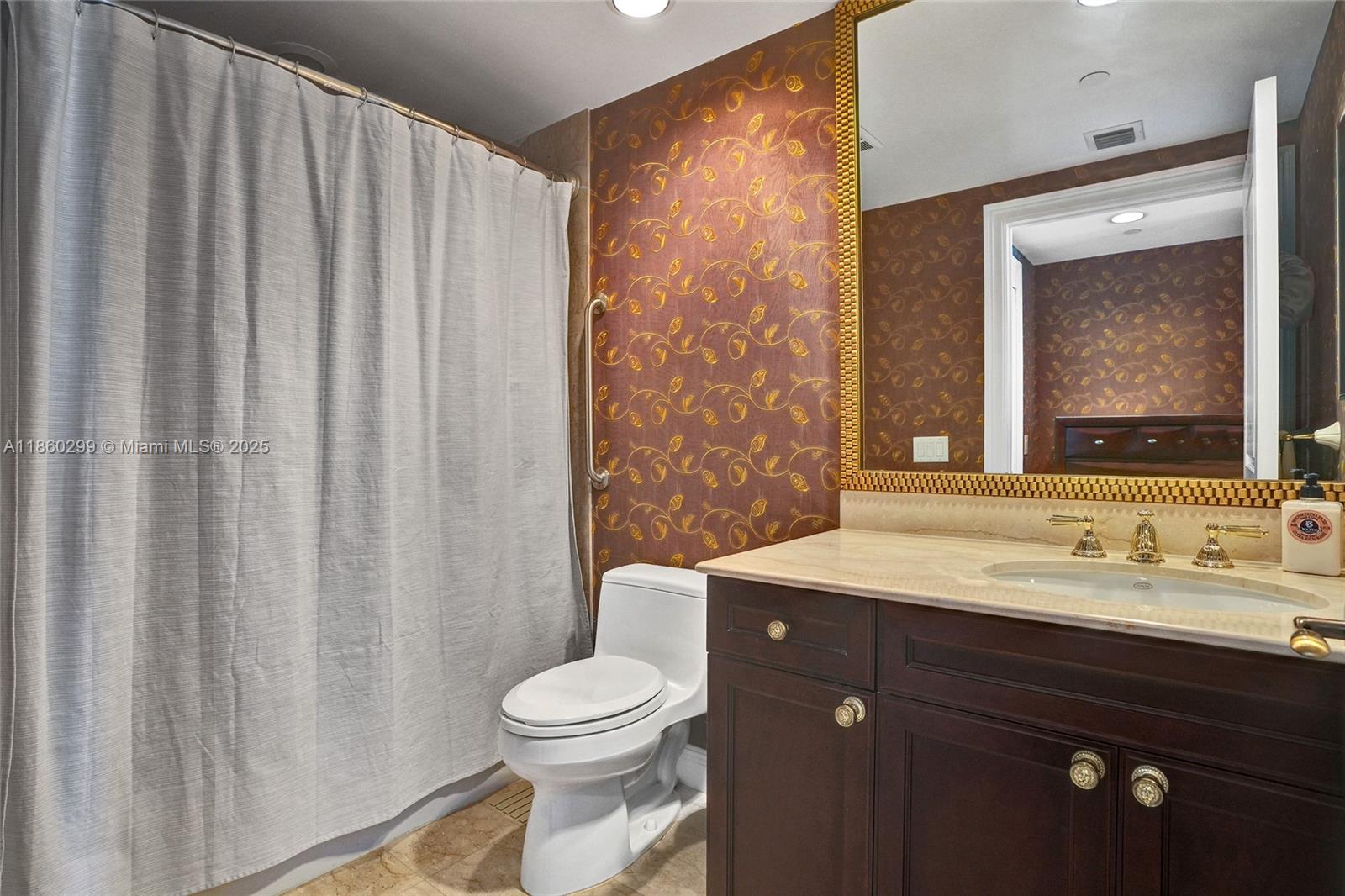 1802 3 / 4 2840 sq. ft. $ 2025-08-17 0 Photo
