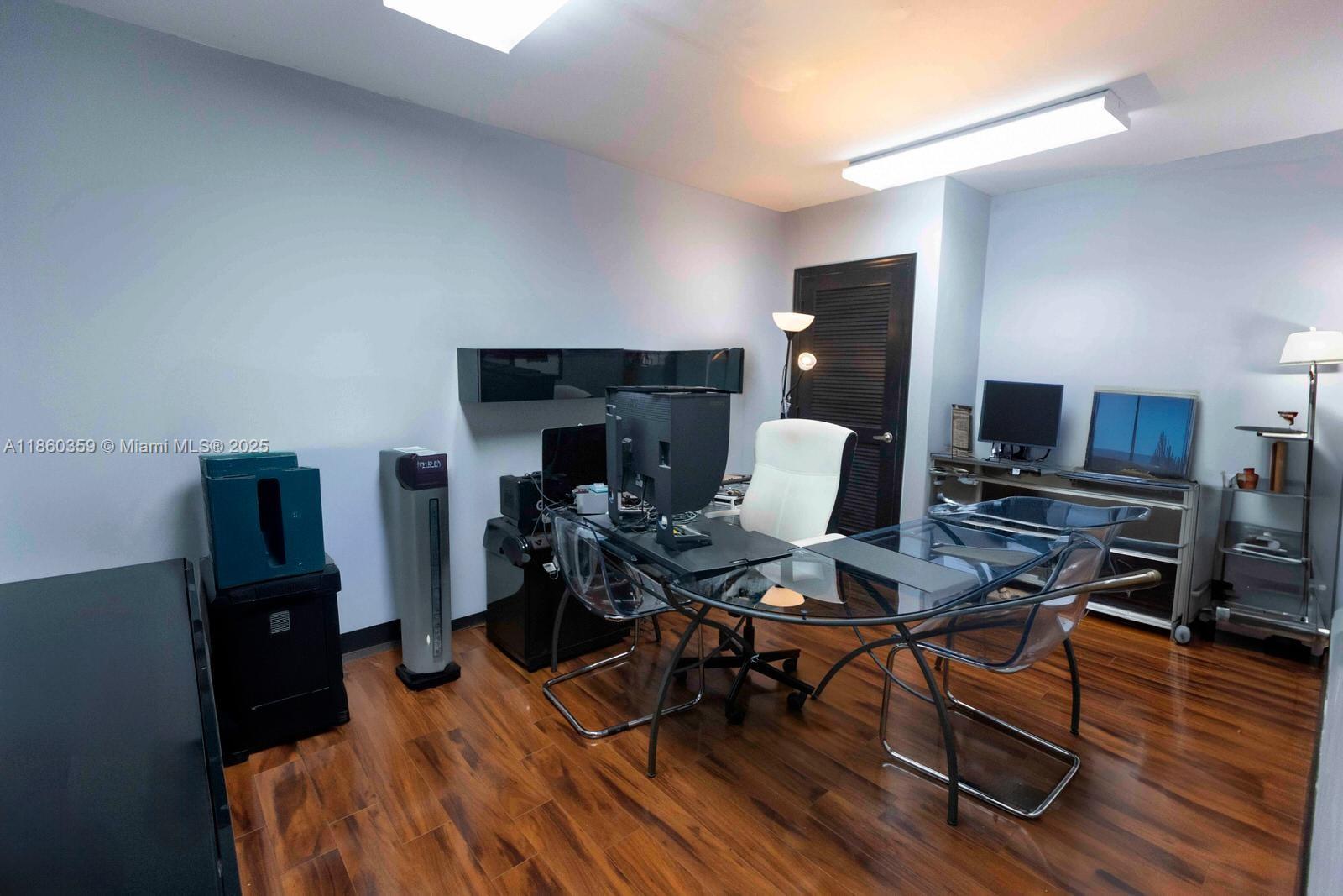 B-1  /   sq. ft. $ 2025-08-17 0 Photo