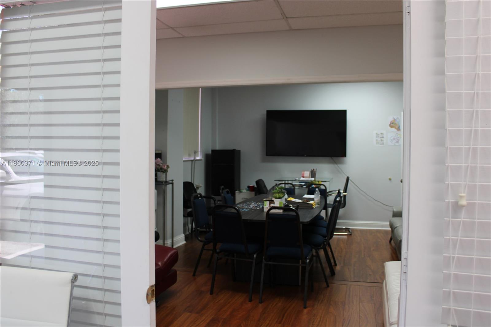 See details 109 / sq. ft. $ 2025-08-17 0 Photo